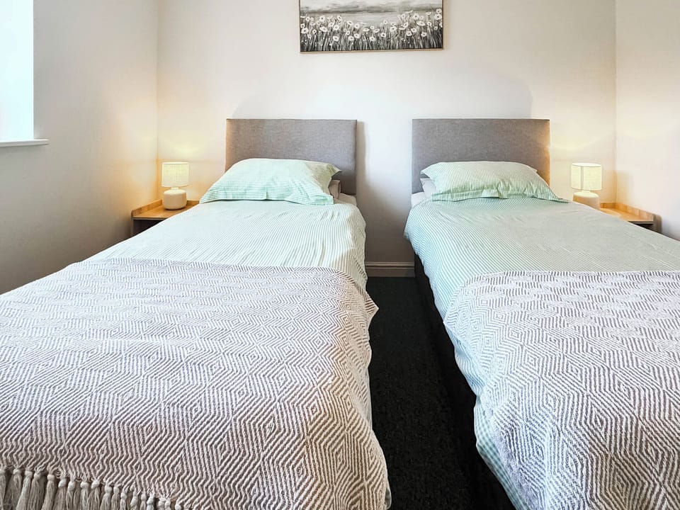 Twin bedroom | Lily Pad 4 - Lily Pad Cottages, Nassington, near Stamford