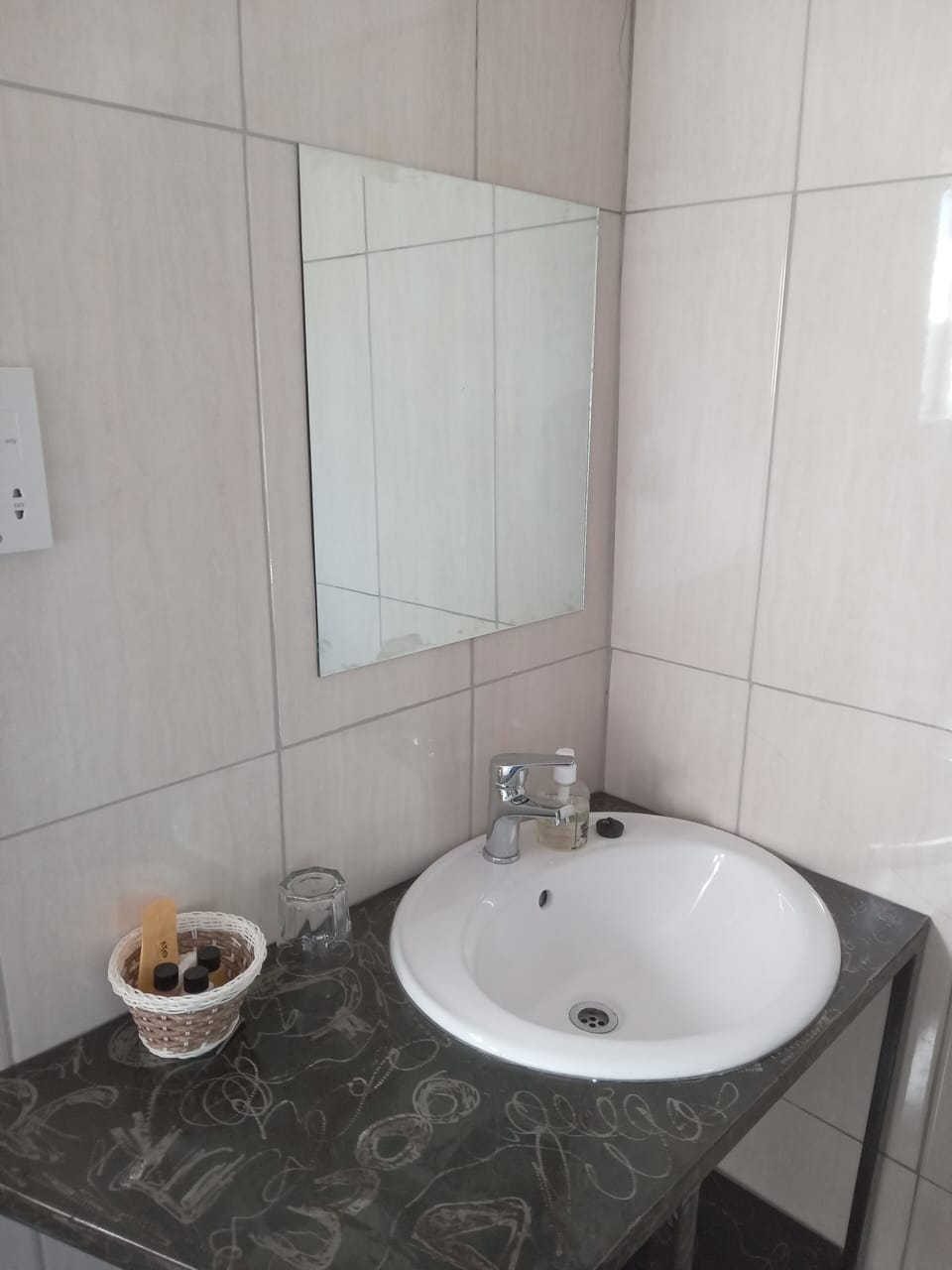 Standard Room, Garden View | Bathroom | Shower, rainfall showerhead, free toiletries, hair dryer (on request)