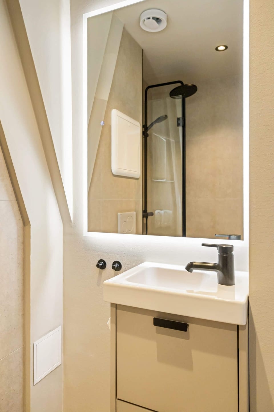 Modern bathroom with large mirror, stylish vanity and excellent storage