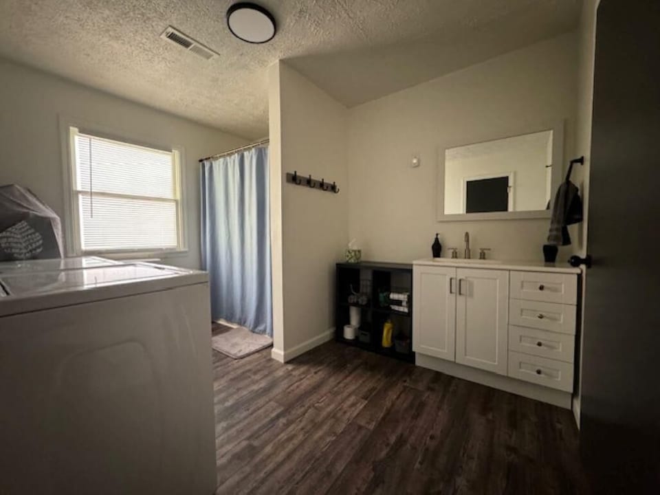 Full Bath &amp; Laundry