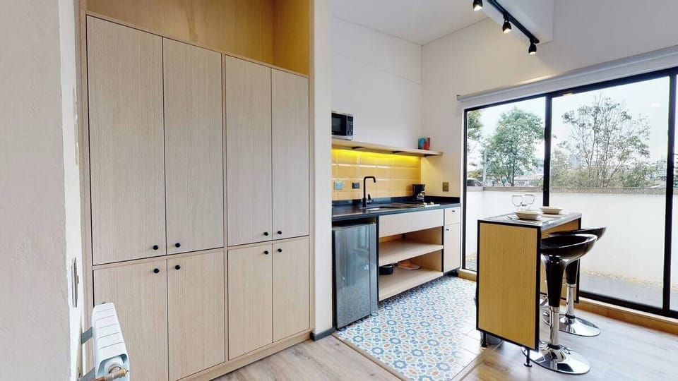 Deluxe Apartment | Private kitchen | Full-size fridge, microwave, stovetop, dishwasher