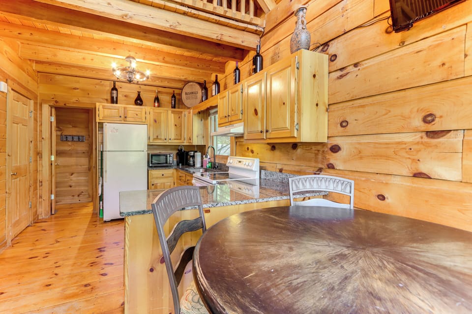 Dining Area | Dishware & Flatware Provided | Central A/C & Heat | 2nd Floor