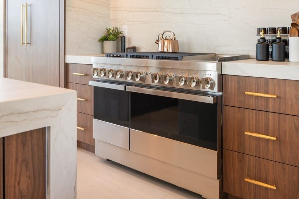 Full kitchen