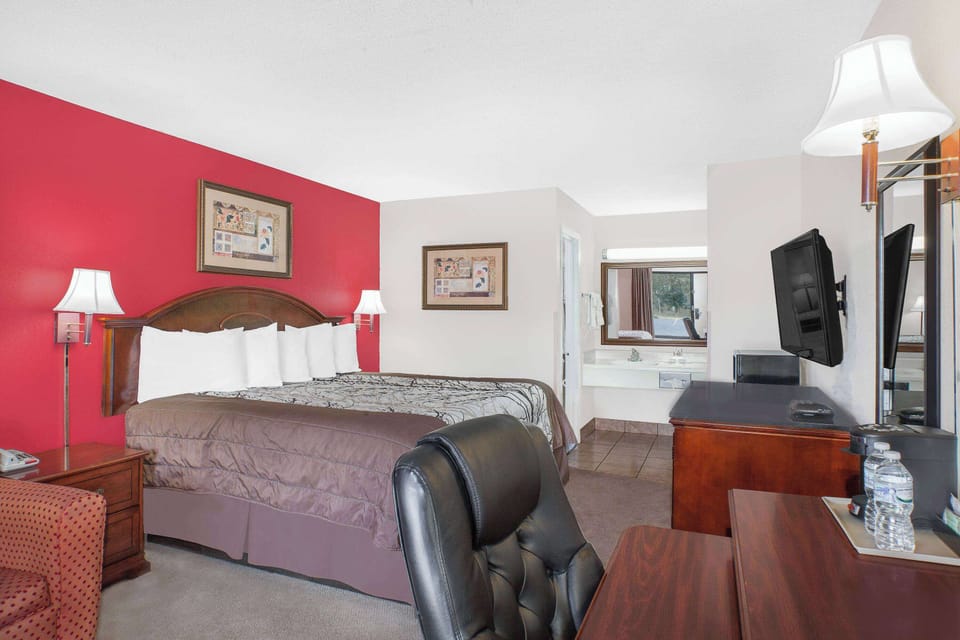 Room, 1 King Bed, Non Smoking | Free WiFi