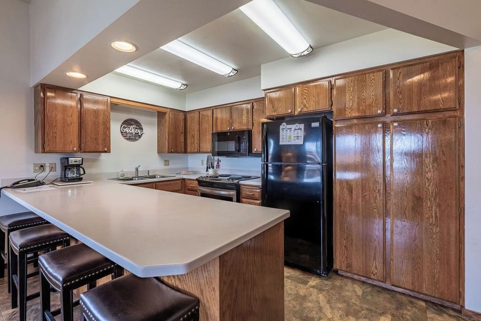 Comfort Suite, 1 Bedroom, Mountain View | Private kitchen | Microwave, oven, dishwasher, toaster