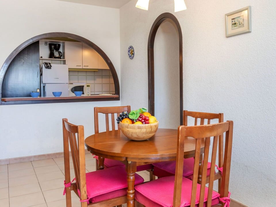 Table, Property, Furniture, Tableware, Wood, Interior Design, Chair, Food, House, Hardwood