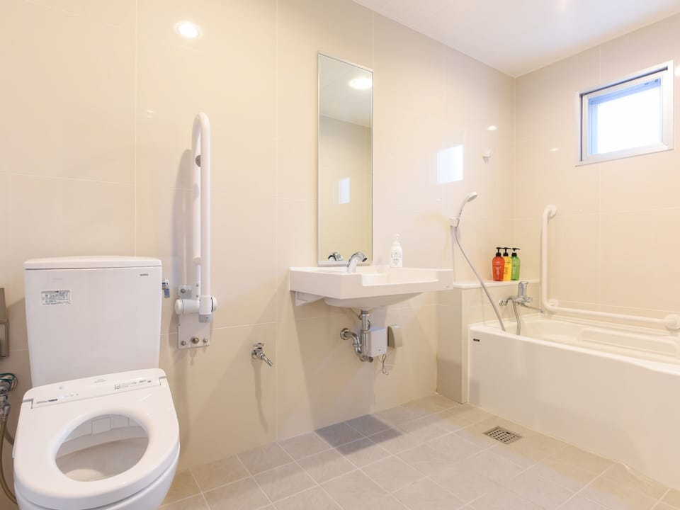 Double Room, Mobility Accessible, Non Smoking | Desk, WiFi (free), bed sheets