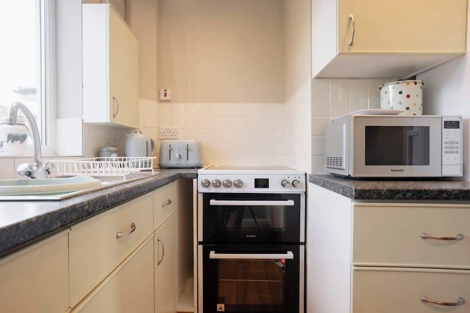 The Kitchen: the kitchen has all amenities you will need such as an over oven and hob, microwave and kettle and toaster.