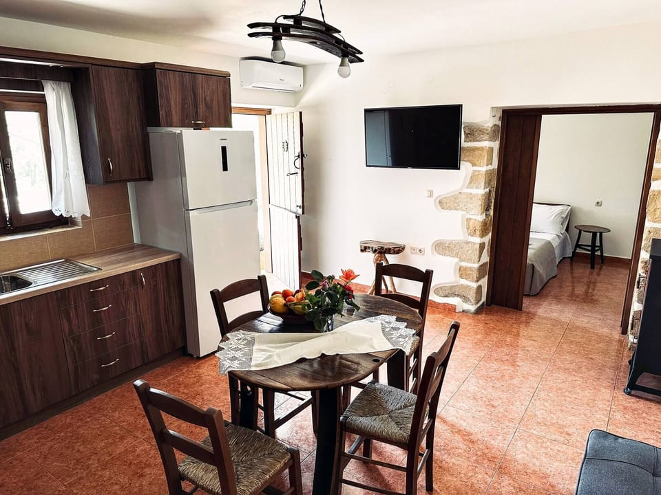 House, 1 Bedroom, Garden View | Dining