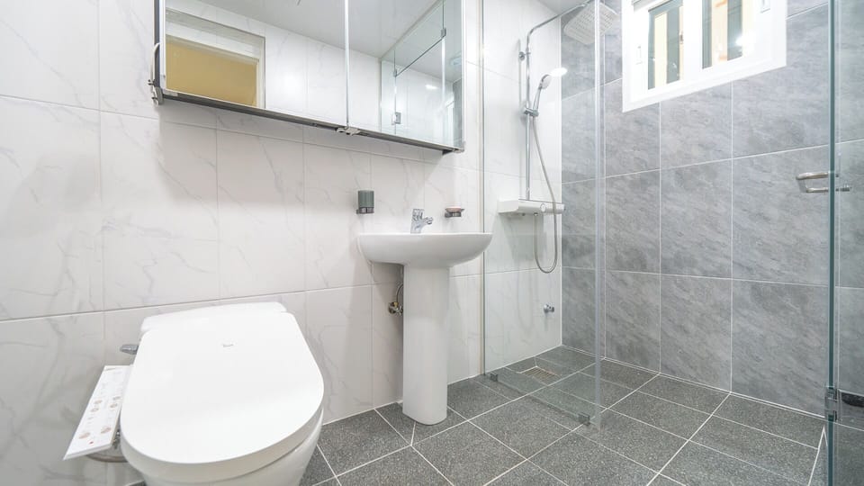 Basic Room, 3 Bedrooms (Narangstay (Oceanview,Poolvilla)) | 3 bedrooms, WiFi (free)
