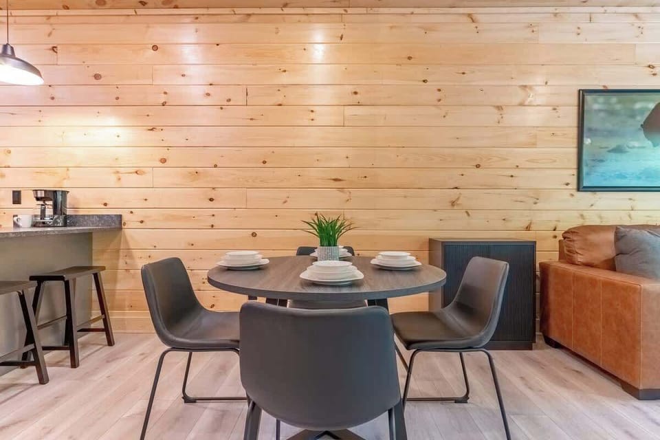 Gather around the stylish table with nature views and create unforgettable memories!
