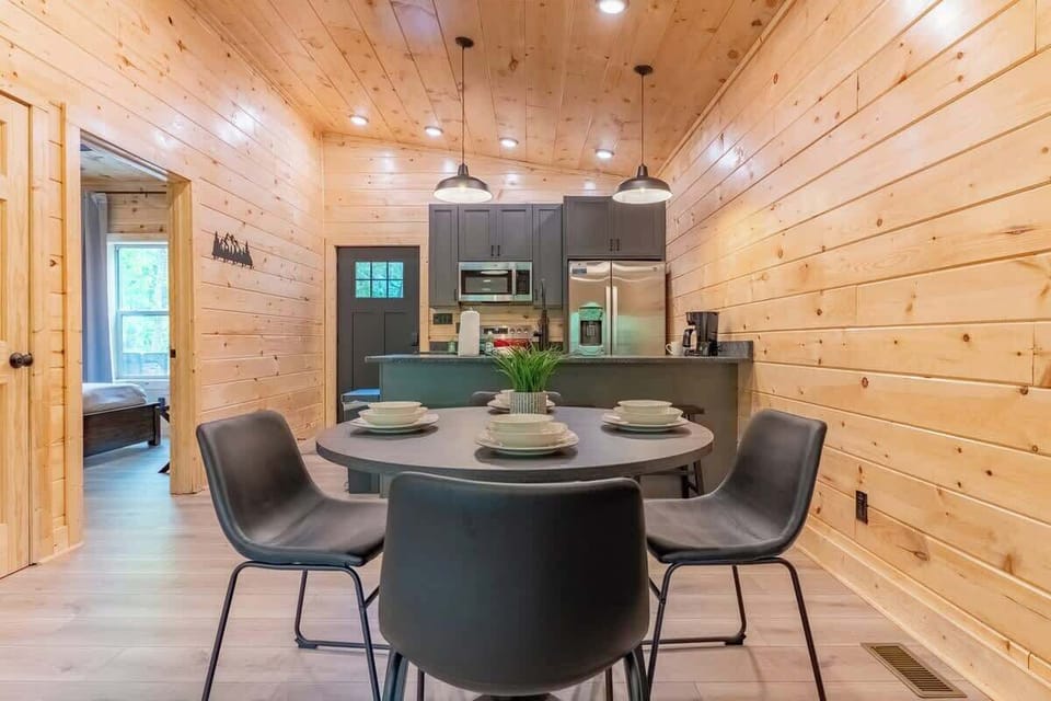 Dining Area: Gather around for delicious meals with nature’s beauty just outside your window!