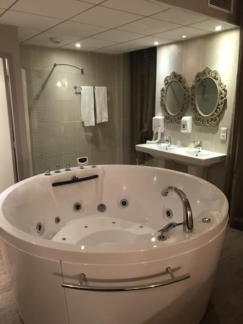 Double Room (Balneo) | In-room safe, desk, soundproofing, free cribs/infant beds