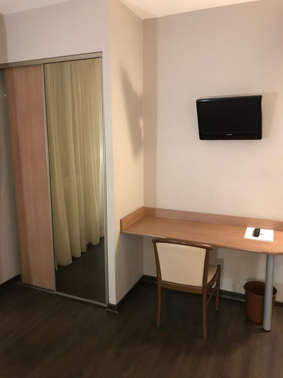 In-room safe, desk, soundproofing, free cribs/infant beds
