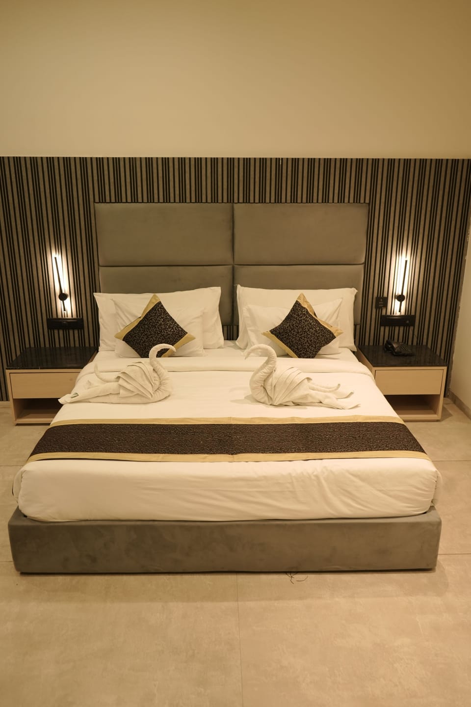Junior Studio Suite | Egyptian cotton sheets, premium bedding, in-room safe, desk