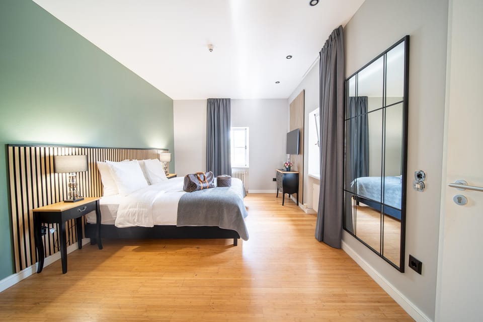 Suite | Premium bedding, blackout drapes, soundproofing, cribs/infant beds