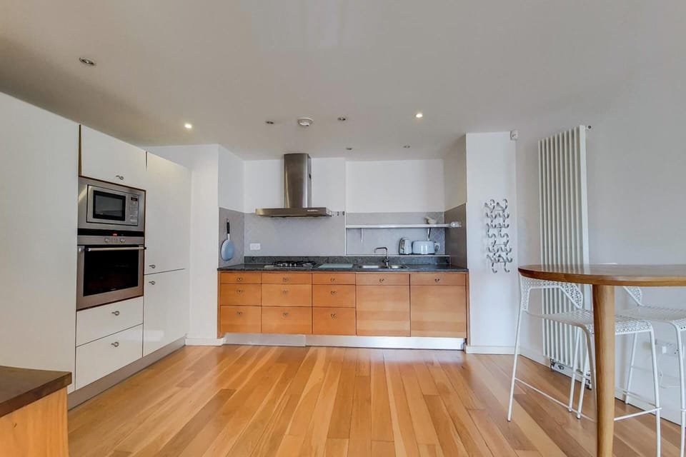 Apartment | Private kitchen | Fridge, microwave, oven, stovetop