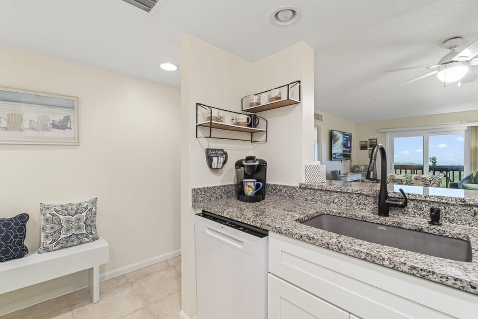 Condo, 2 Bedrooms | Private kitchen | Coffee/tea maker, fridge, oven, electric kettle
