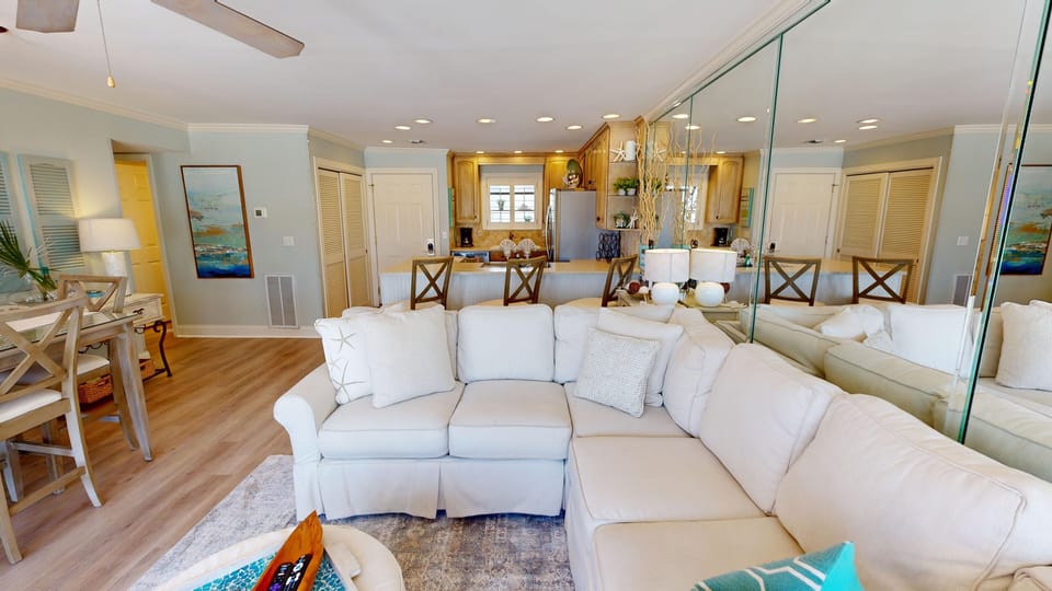 Condo, 2 Bedrooms | Living area