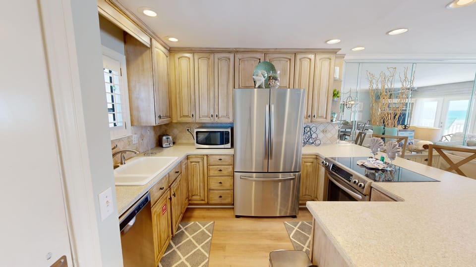 Condo, 2 Bedrooms | Private kitchen | Fridge, oven, coffee/tea maker, toaster