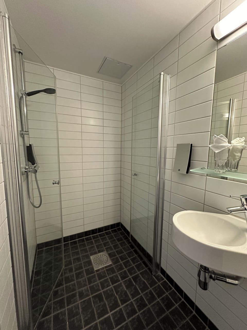 Shower, hair dryer, heated floors, towels