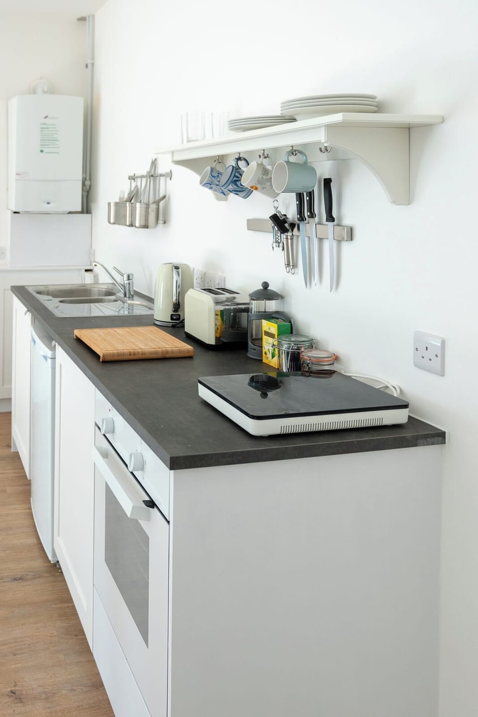 The kitchen is equipped with appliances all the essential equipment