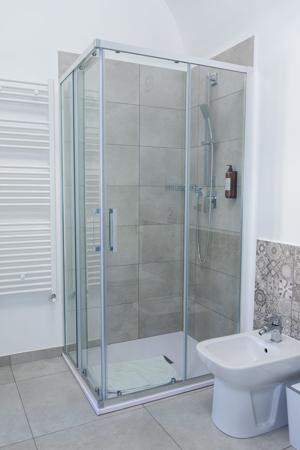 Comfort Quadruple Room, City View | Bathroom | Shower, rainfall showerhead, free toiletries, hair dryer