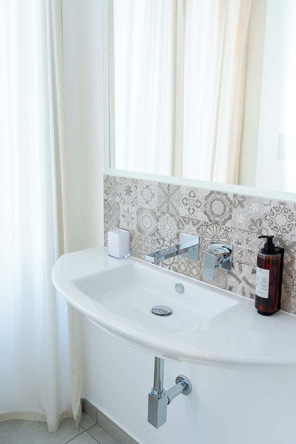 Basic Double or Twin Room, City View | Bathroom | Shower, rainfall showerhead, free toiletries, hair dryer