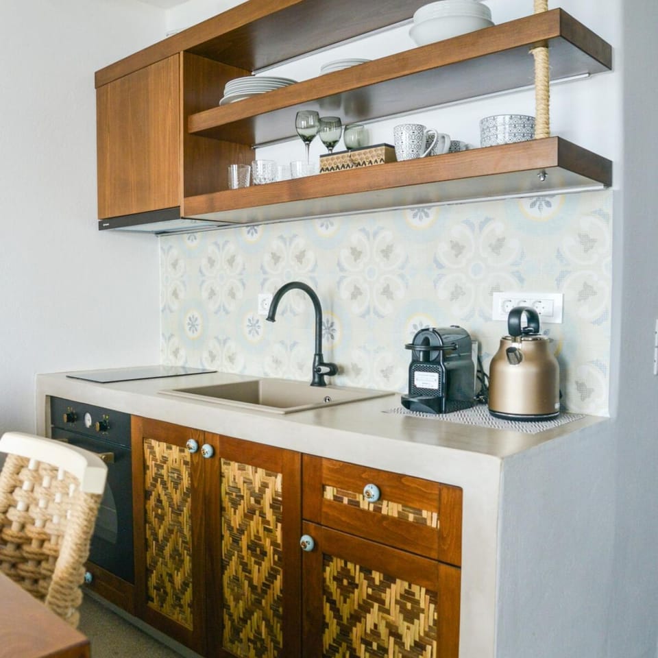 House | 2 bedrooms, desk