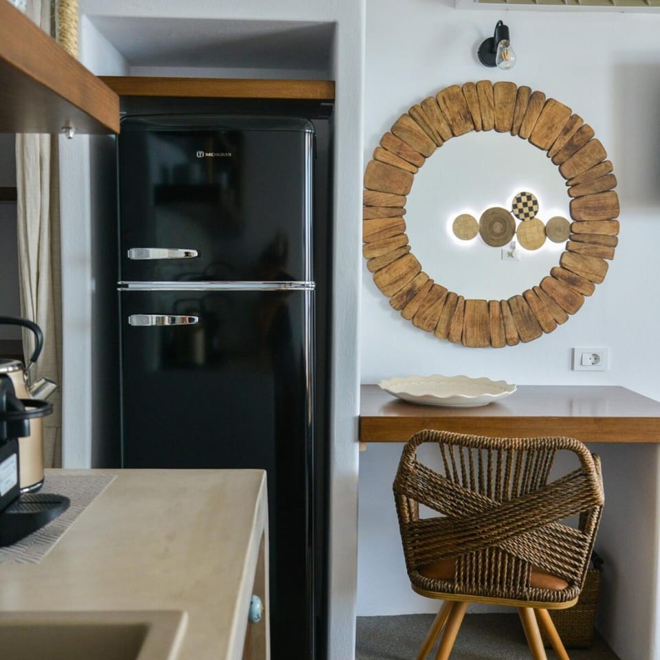 House | 2 bedrooms, desk