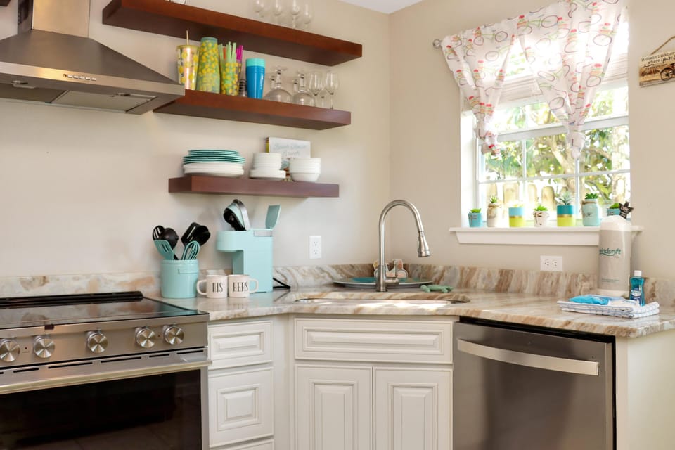 House, Multiple Beds (The Palms 2B) | Private kitchen | Oven, toaster
