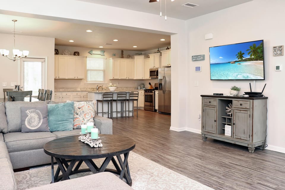 House, Multiple Beds (Saltwater Serenity) | Living area