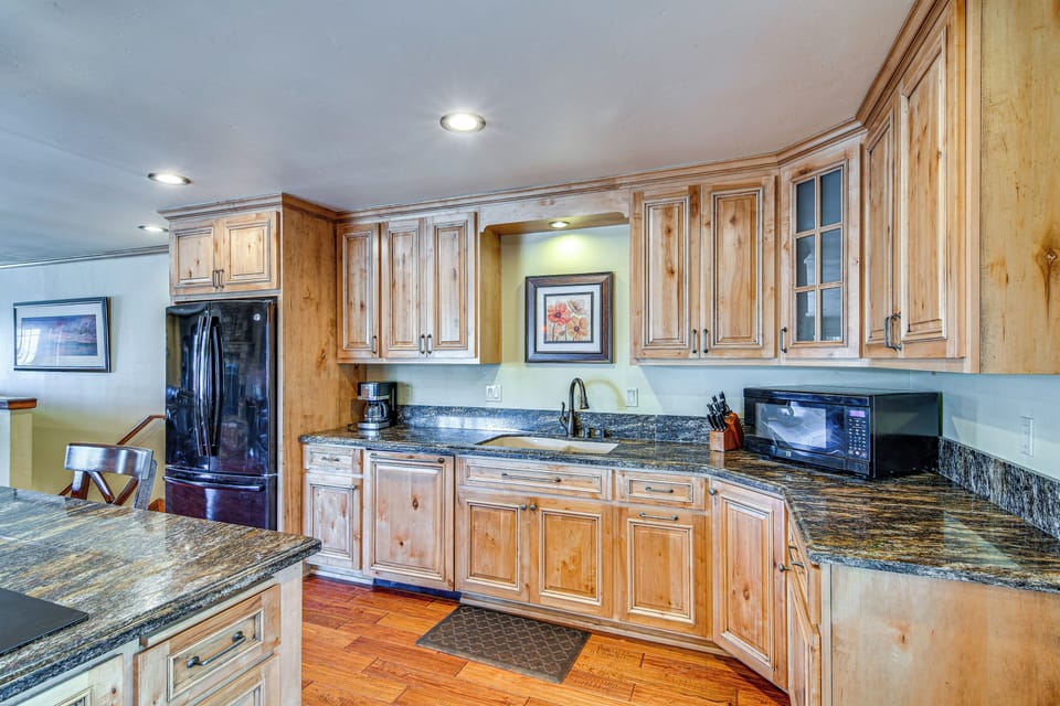 Kitchen | Main Level | Keurig Coffee Maker | Toaster | Blender