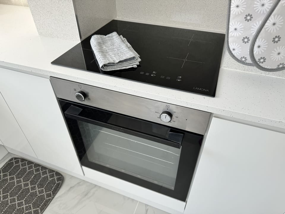 House | Private kitchen | Fridge, microwave, oven, stovetop
