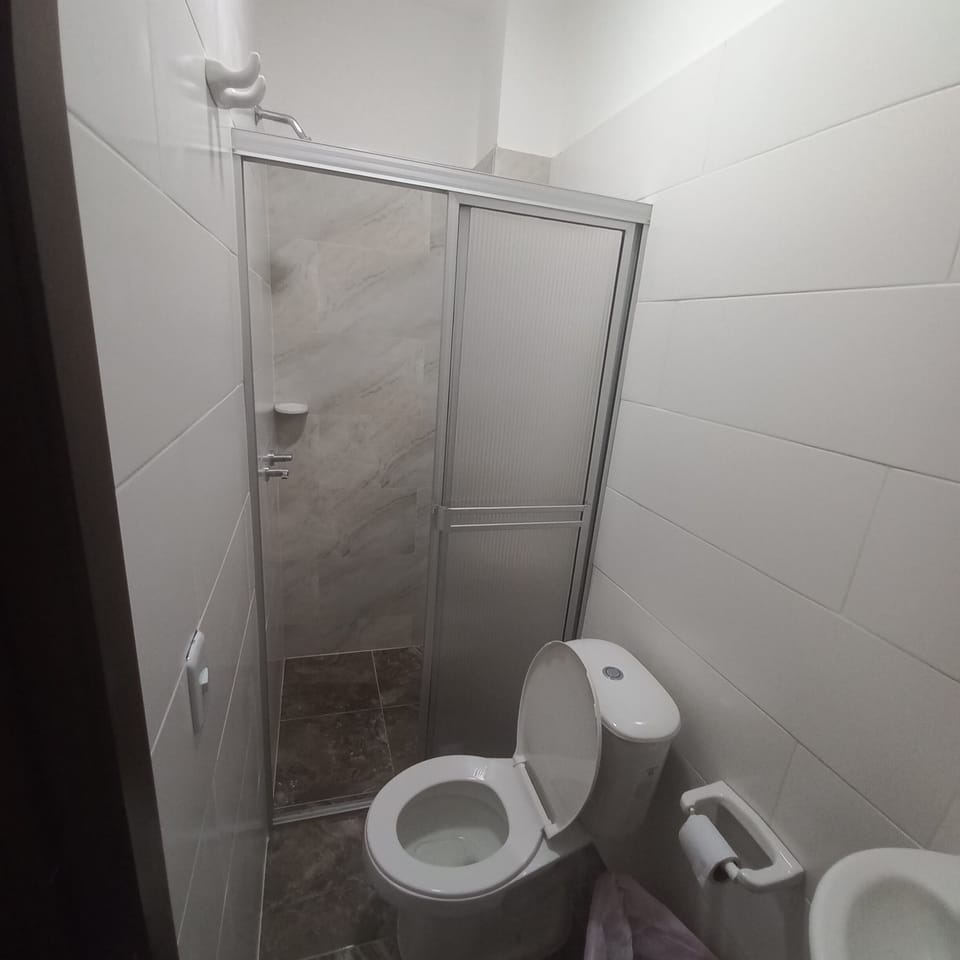 Basic Room | Bathroom
