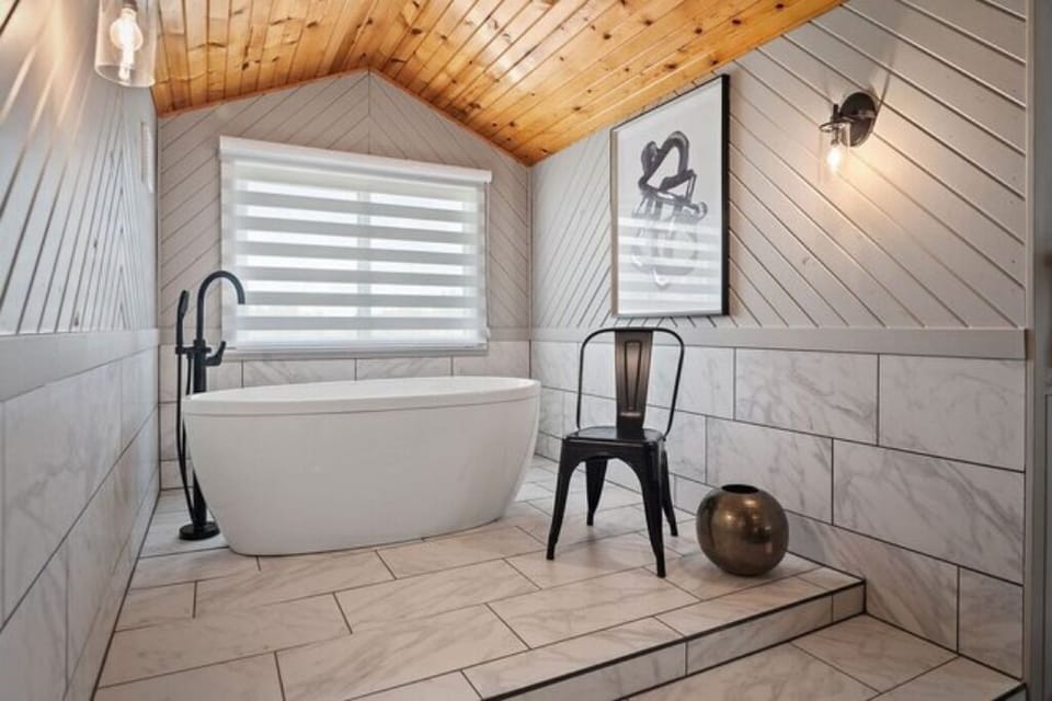 e7df0434-4582-46f3-ba2f-b8d5d31b9634