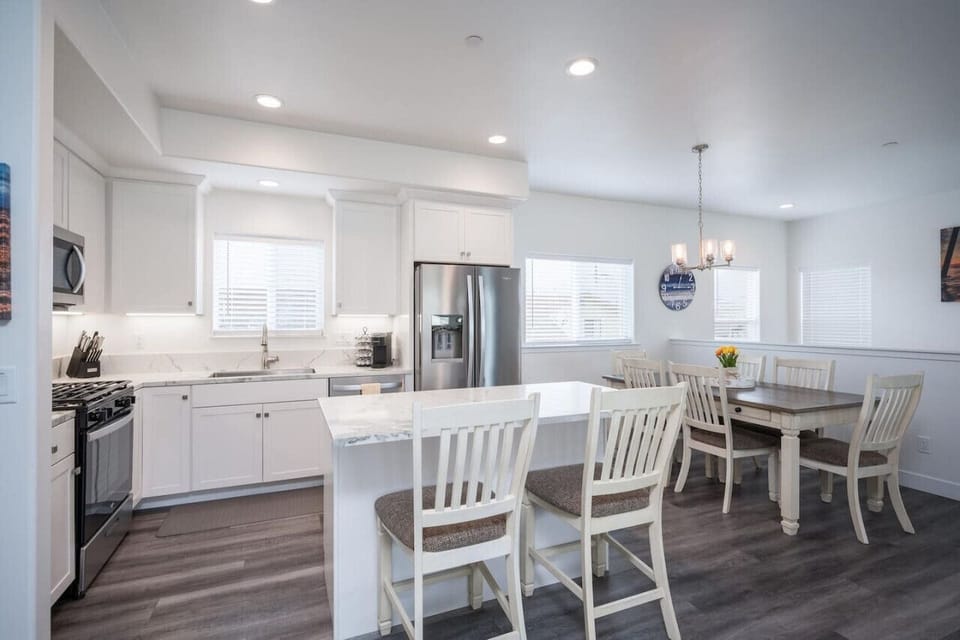 Fully stocked kitchen and dining area