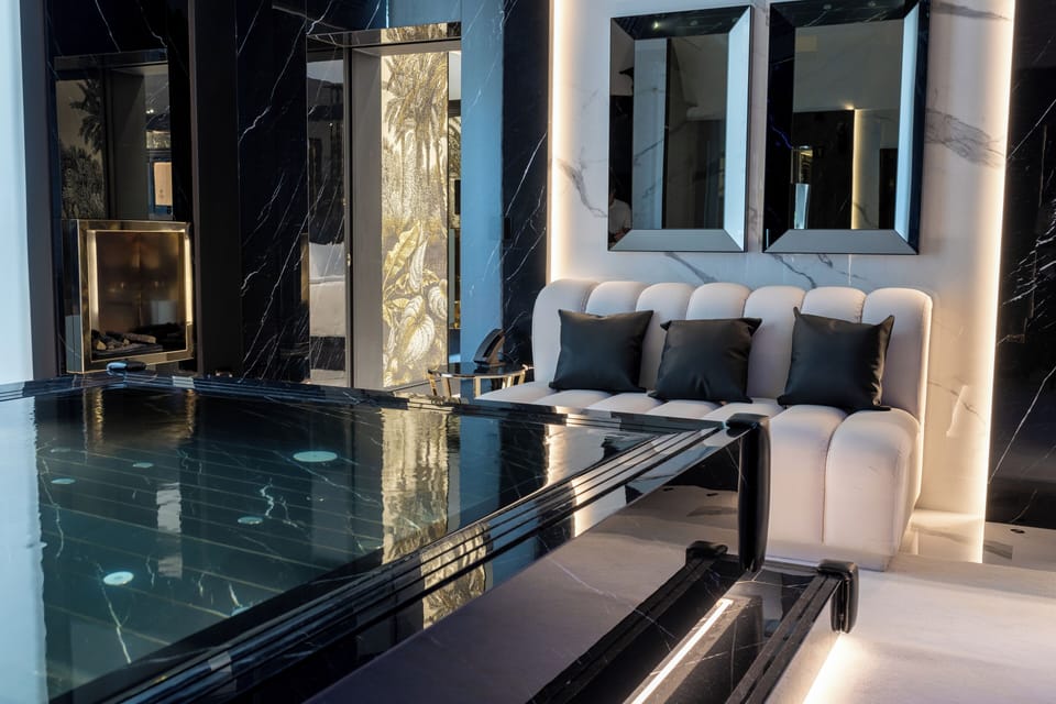 Luxury Suite | Private spa tub