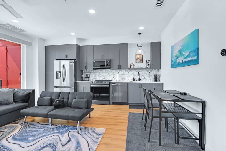 Condo, Multiple Beds, Balcony, City View (Rolling Wave at the Mercer) | Interior