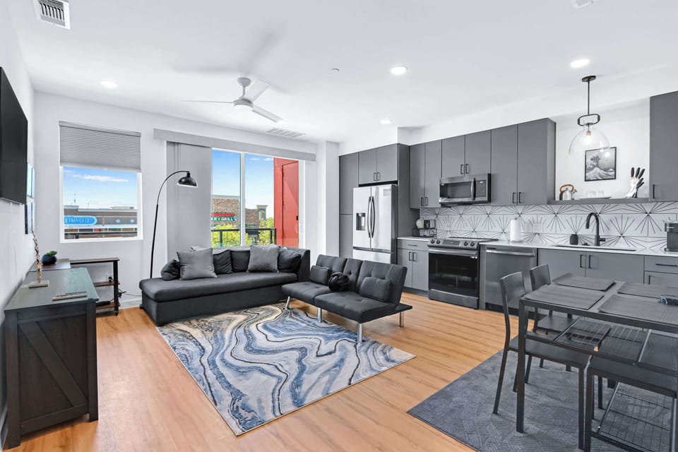 Condo, Multiple Beds, Balcony, City View (Rolling Wave at the Mercer) | Interior