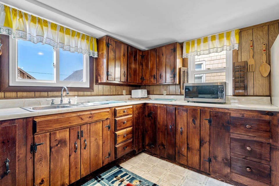 House, Multiple Beds, Balcony, Ocean View (Beach So Fine at 129) | Private kitchen | Fridge, microwave, oven, stovetop