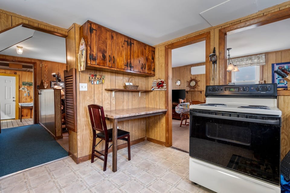 House, Multiple Beds, Balcony, Ocean View (Beach So Fine at 129) | Private kitchen | Fridge, microwave, oven, stovetop