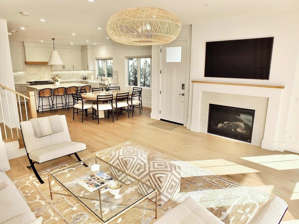 House, Multiple Beds, Patio, Ocean View (Beach Paradise) | Living area | 42-inch flat-screen TV with digital channels, fireplace