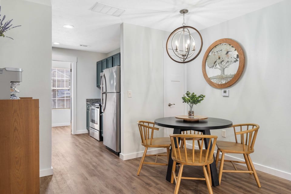 Condo, Multiple Beds, Kitchen, Garden View (Vineyards Stonewall Escape) | Dining