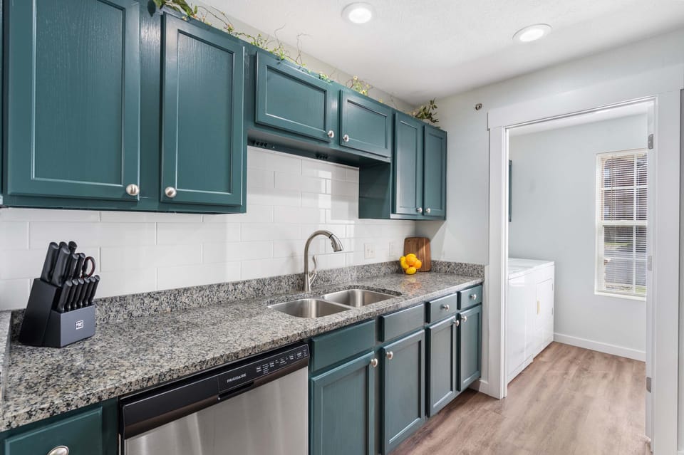 Condo, Multiple Beds, Kitchen, Garden View (Vineyards Stonewall Escape) | Private kitchen | Coffee/tea maker