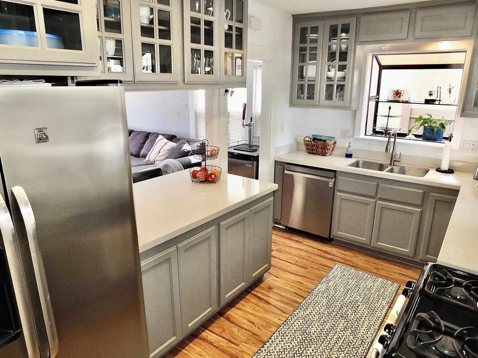 House, Multiple Beds, Patio, Garden View (Park Avenue Beach Paradise) | Private kitchen | Fridge, microwave, oven, stovetop