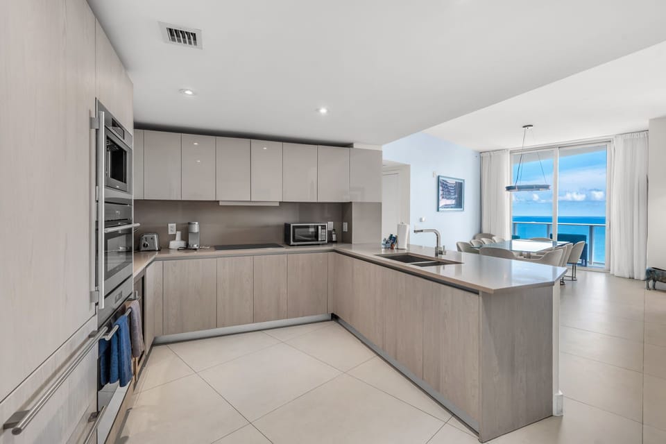 Condo, Multiple Beds, Balcony, Ocean View (Vista Point Retreat) | Private kitchen | Fridge, microwave, oven, stovetop