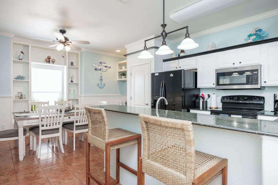 Townhome, Multiple Beds, Balcony, Pool View (Padre Island Retreat) | Private kitchen | Fridge, microwave, oven, stovetop