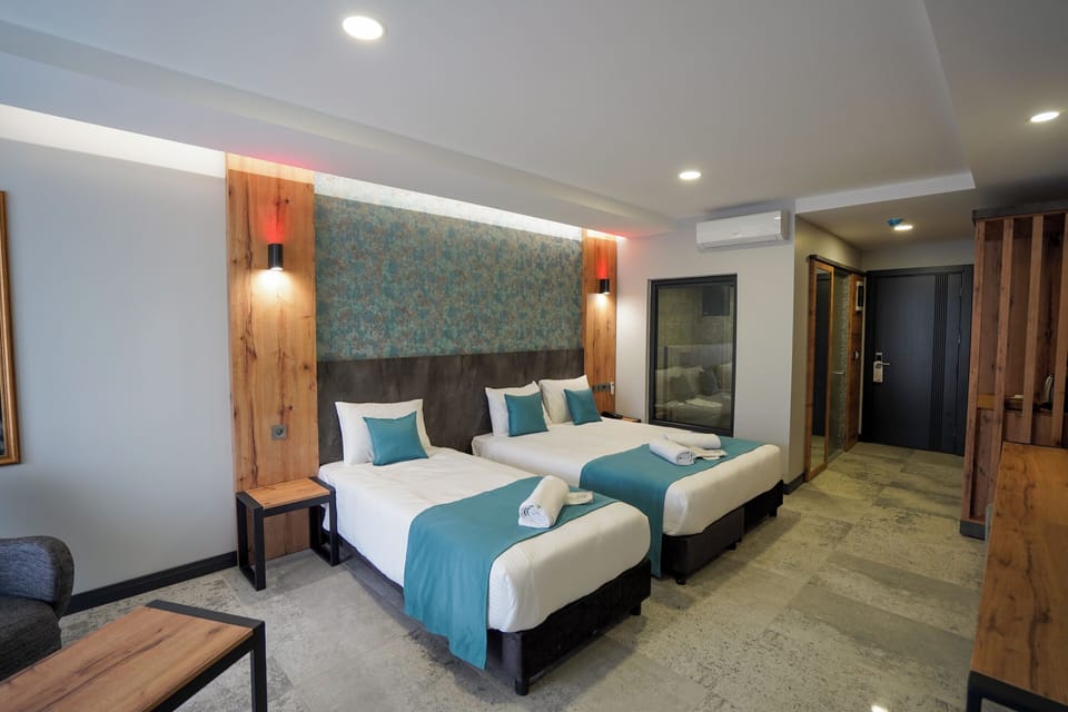 Standard Double or Twin Room, Pool View | Desk, laptop workspace, soundproofing, free WiFi