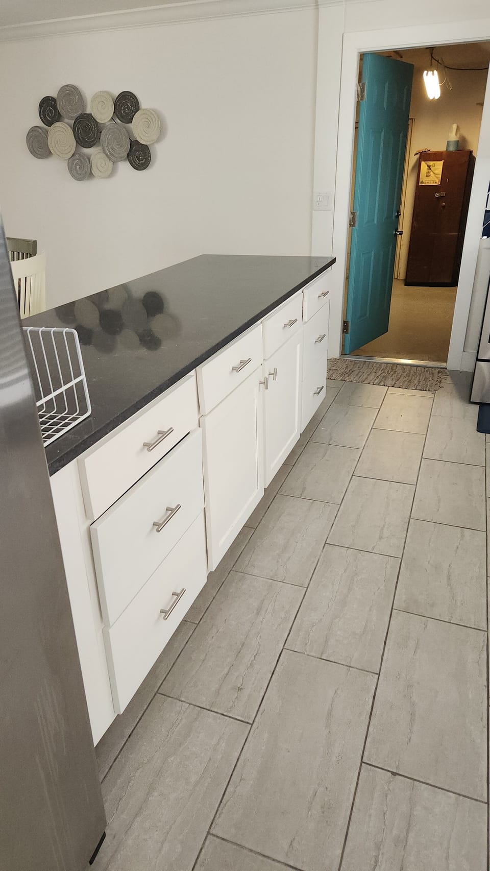 Nice island with plenty of counter space